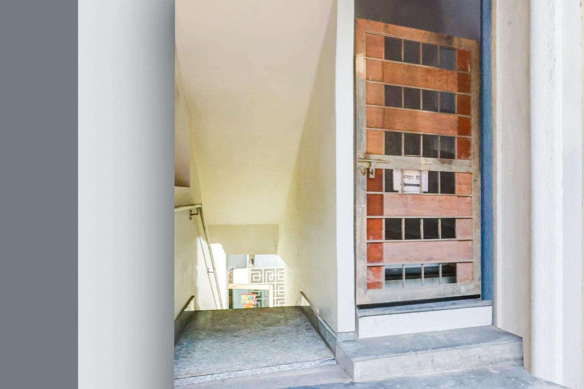 Hotel O Hari Nagar Ashram Yeni Delhi Dış mekan fotoğraf